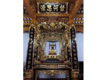 Bàn án gian và đồ thờ cúng