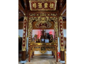 Bàn án gian và đồ thờ cúng