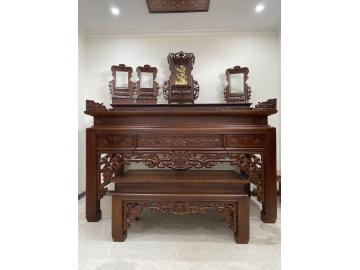 Bàn án gian và đồ thờ cúng