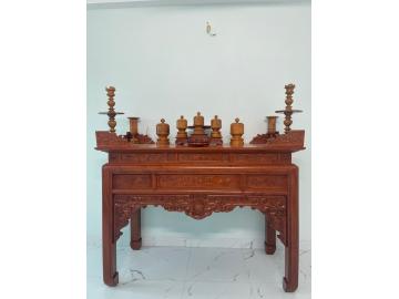 Bàn án gian và đồ thờ cúng