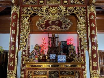 Mẫu câu đối thờ đẹp trên Tam Bảo từ Làng nghề Sơn Đồng