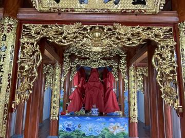Mẫu câu đối thờ đẹp trên Tam Bảo từ Làng nghề Sơn Đồng