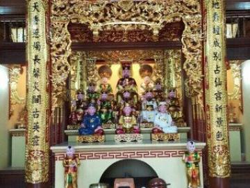 Bàn án gian thờ cho nhà thờ họ, gia tiên từ đường