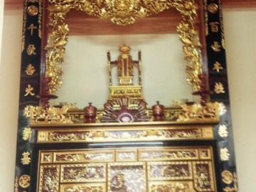Bàn án gian thờ cho nhà thờ họ, gia tiên từ đường