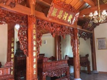 Bàn án gian và đồ thờ cúng