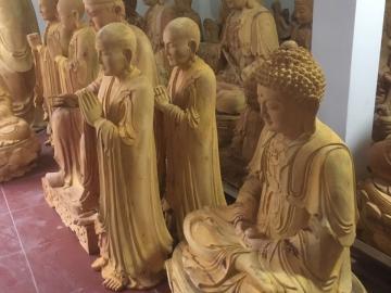 Tượng Tam Thế Phật được gia công bởi các nghệ nhân làng nghề Sơn Đồng