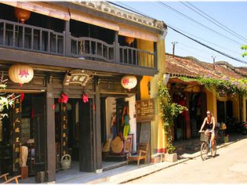 Tìm hiểu hoành phi câu đối trong nhà cổ Hội An và cách chọn treo phù hợp cho không gian sống hiện đại