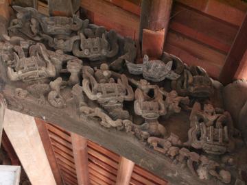 Kỹ thuật chạm khắc gỗ trong nội thất Đình chùa Việt Nam – Tinh hoa nghệ thuật mộc truyền thống