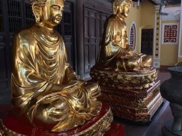 Tượng phật A Di Đà sơn son thếp vàng – Vẻ đẹp linh thiêng trong nghệ thuật thờ Phật Việt Nam