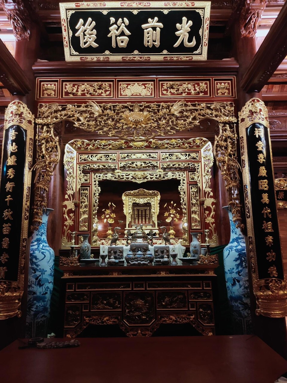 Cửa võng và bộ hoành phi câu đối nhà thờ chế tác tại Sơn Đồng