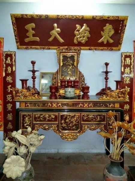 Bộ bàn thờ gia tiên sơn son thếp vàng