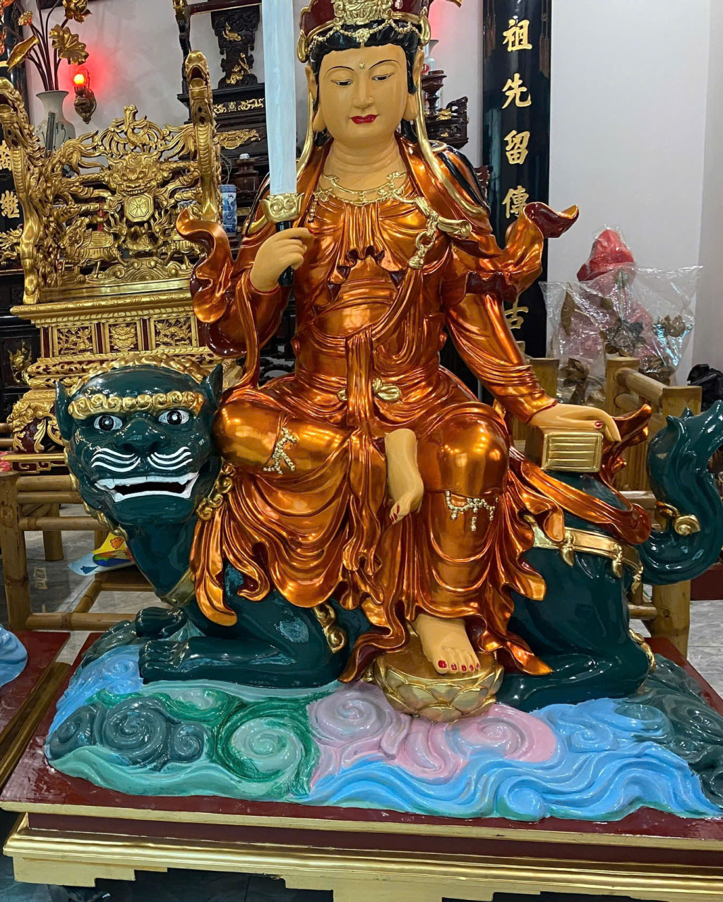 Tượng Văn Thù cưỡi sư tử xanh