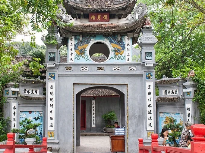Ảnh câu đối cổng đền Ngọc Sơn - Hà Nội