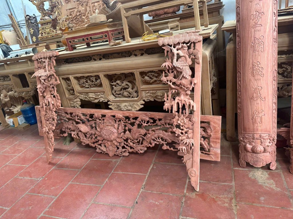 Cửa võng gỗ mộc tại xưởng Đồ thờ Thông Hồng