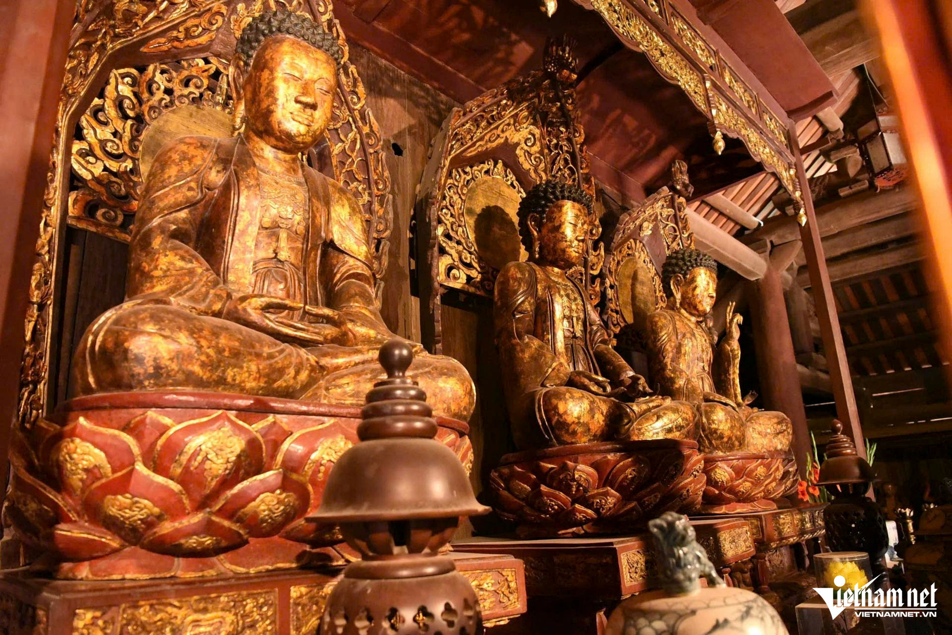 Tượng Tam Thế Phật tại chùa Bút Tháp (Bắc Ninh)
