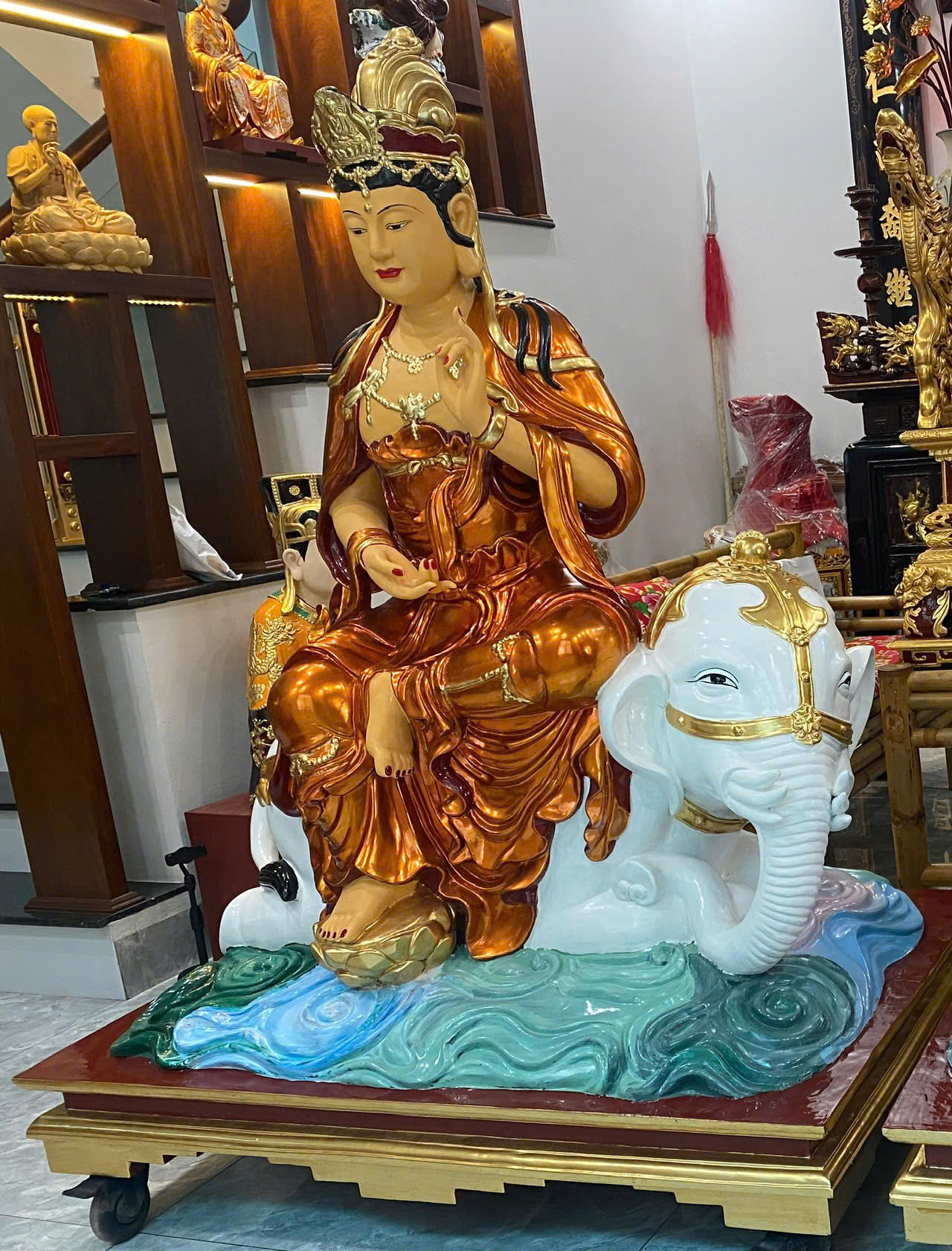 Tượng Phổ Hiền cưỡi voi trắng ngà